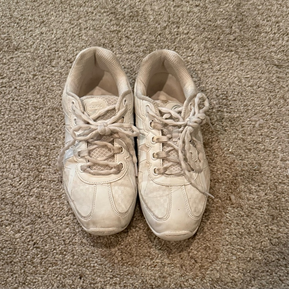Chasse Apex size 8 cheer shoes